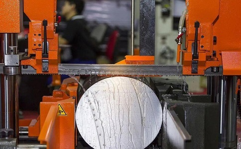 资中立式金属带锯床切削出现跑带故障解决方法！